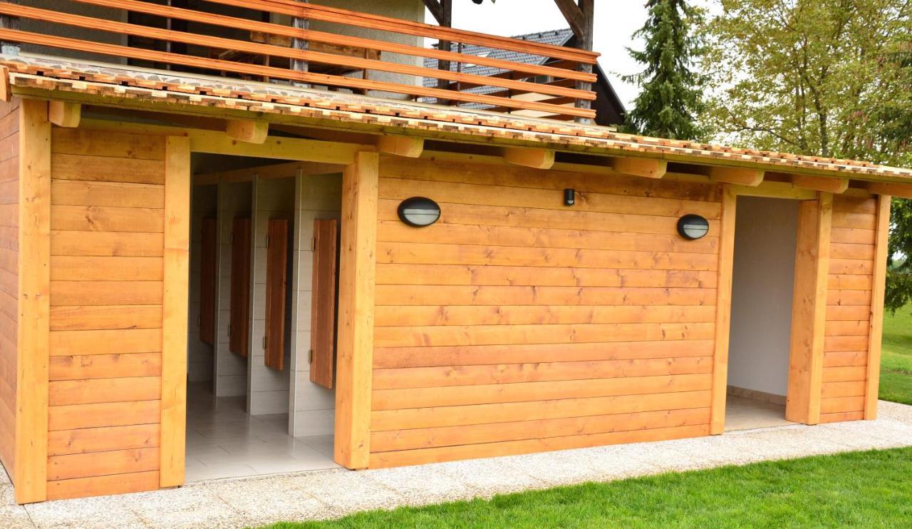 Small Wooden Houses And Apartments Zgornja Dobrava Radovljica Exterior photo