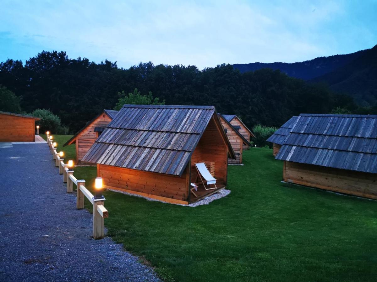 Small Wooden Houses And Apartments Zgornja Dobrava Radovljica Exterior photo