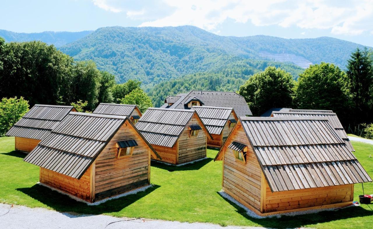Small Wooden Houses And Apartments Zgornja Dobrava Radovljica Exterior photo