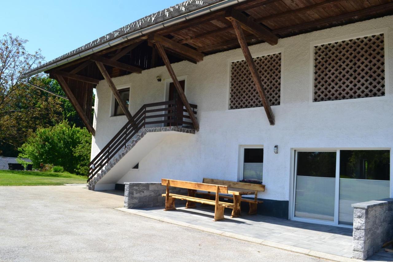 Small Wooden Houses And Apartments Zgornja Dobrava Radovljica Exterior photo